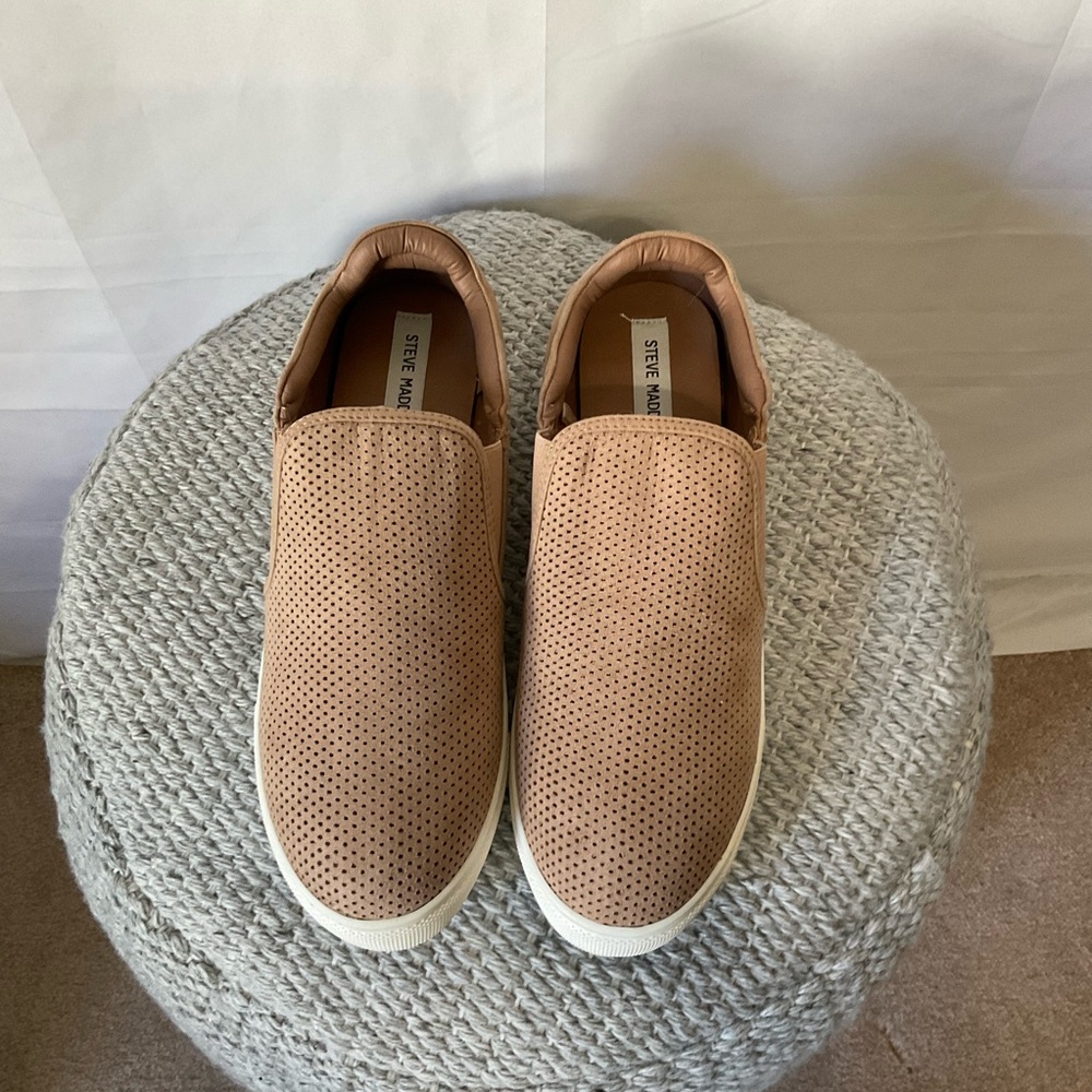 Steve Madden Whilma tan slip on sneakers Size 11